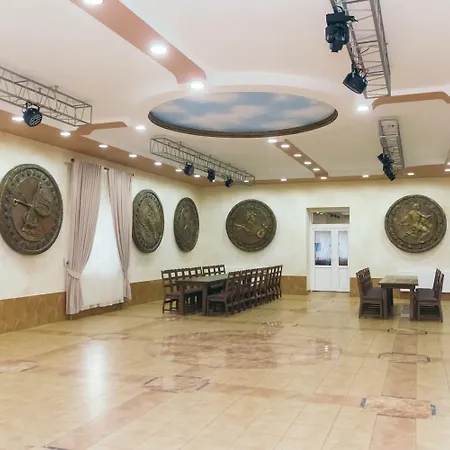 готельно-ресторанний комплекс традиція *