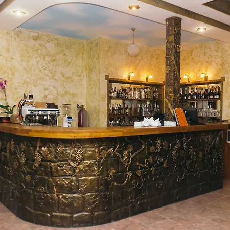 Hotel готельно-ресторанний комплекс традиція